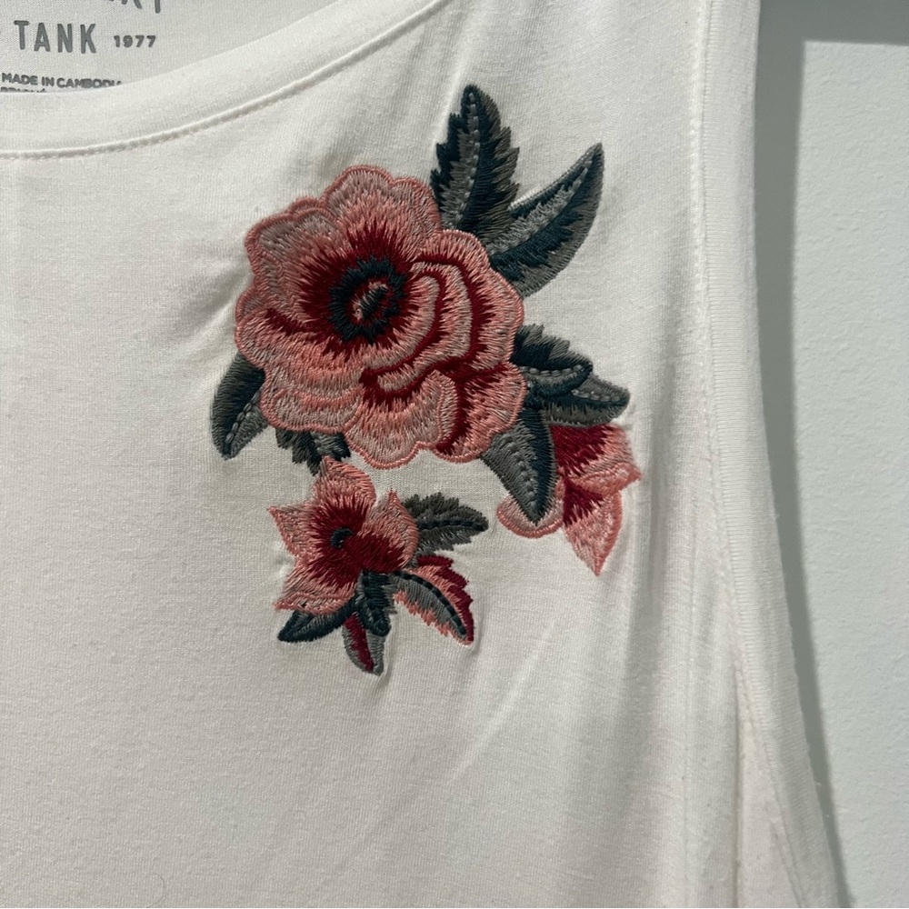 Embroidered Tank Top - Picture 2 of 4